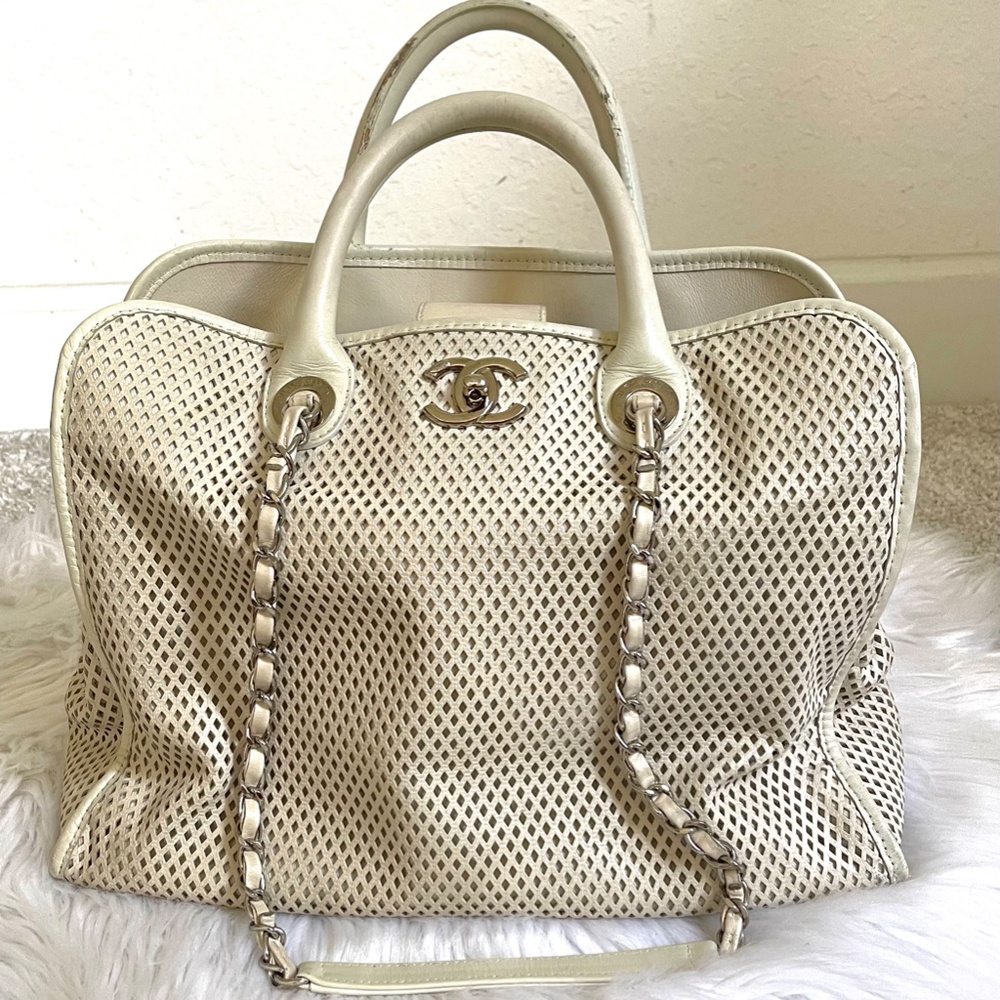 [ SOLD ] CHANEL White Mesh Handbag Tote - Picture 12 of 12